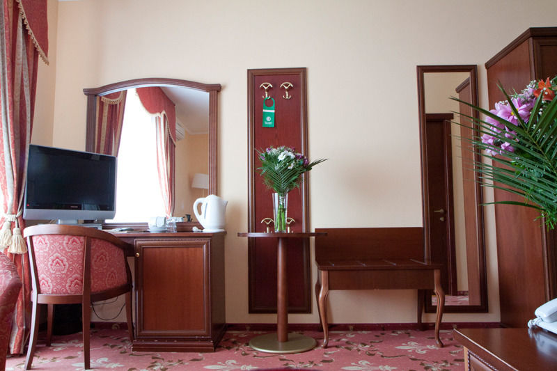 Royal Sun Geneva Hotel Truszkavec Kültér fotó